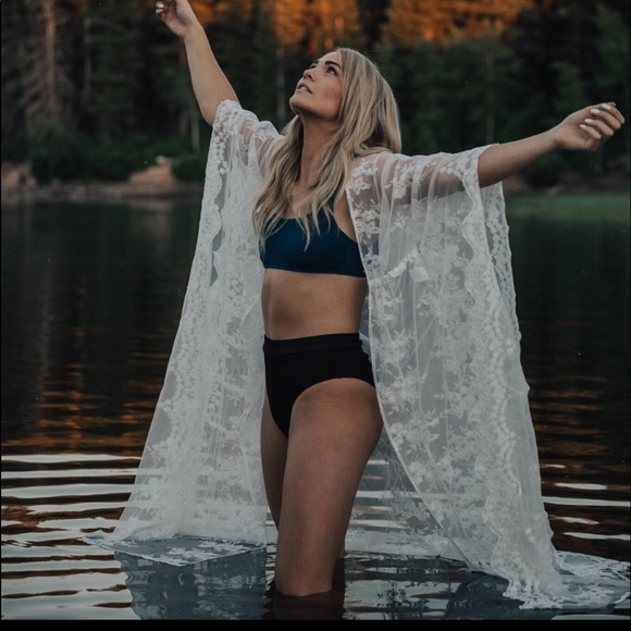 White Lace Kimono - Picture 1 of 4